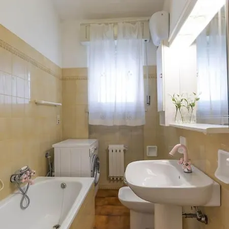 Villa 46 - Splendida Singola Al Taunus Con Vista Mare, Ampio Giardino, Inclusa Nel Prezzo