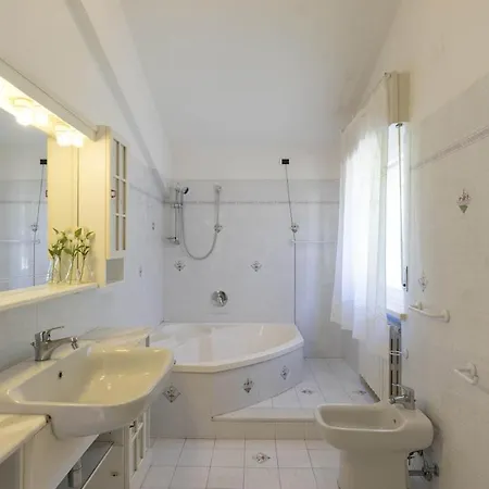 46 - Splendida Singola Al Taunus Con Vista Mare, Ampio Giardino, Inclusa Nel Prezzo * Numana