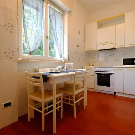 46 - Splendida Singola Al Taunus Con Vista Mare, Ampio Giardino, Inclusa Nel Prezzo * Numana