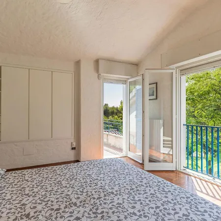 Villa 46 - Splendida Singola Al Taunus Con Vista Mare, Ampio Giardino, Inclusa Nel Prezzo *